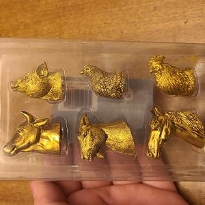 Bella Bug Polystone refrigerator magnets. Each magnet is 1.5 in x 1.5 in